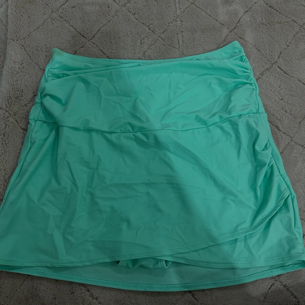 hey babes ! Selling this adorable blue skirt !